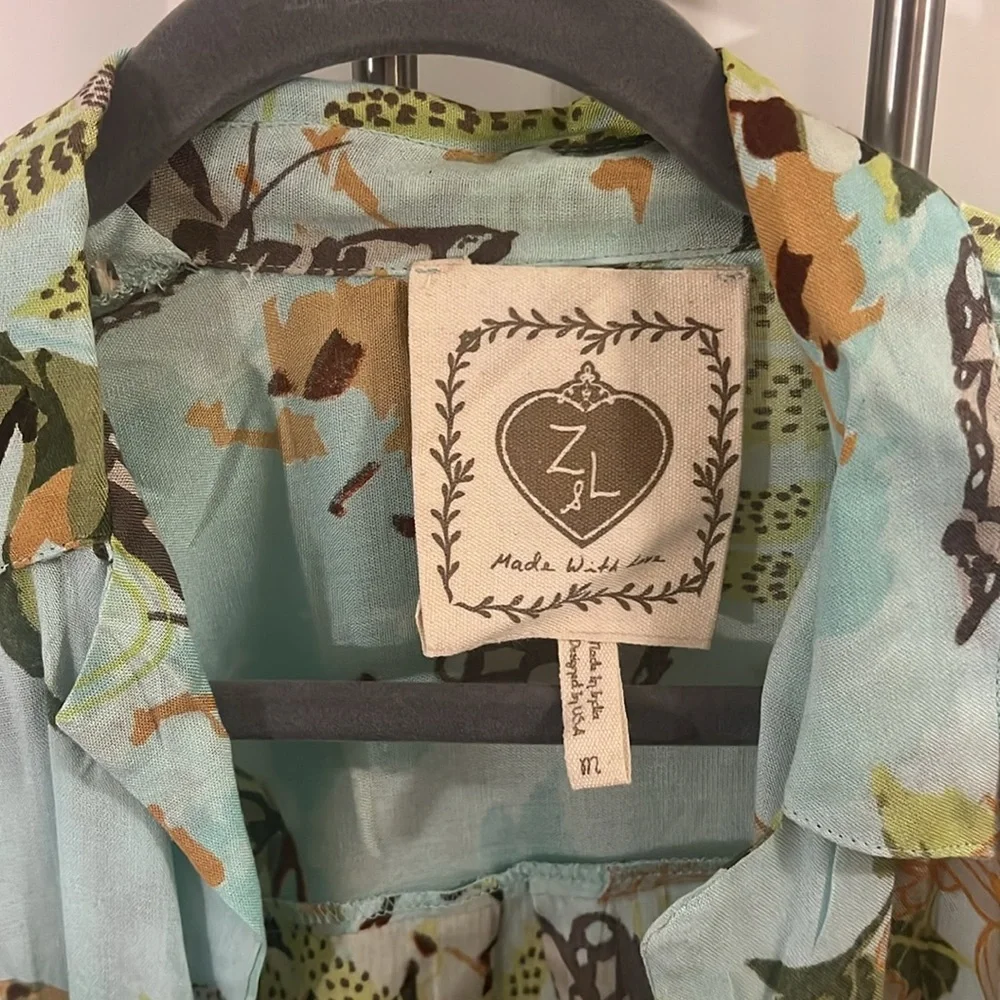 Super cute Z&L shirt. Worn once. Size medium. - Picture 2 of 5